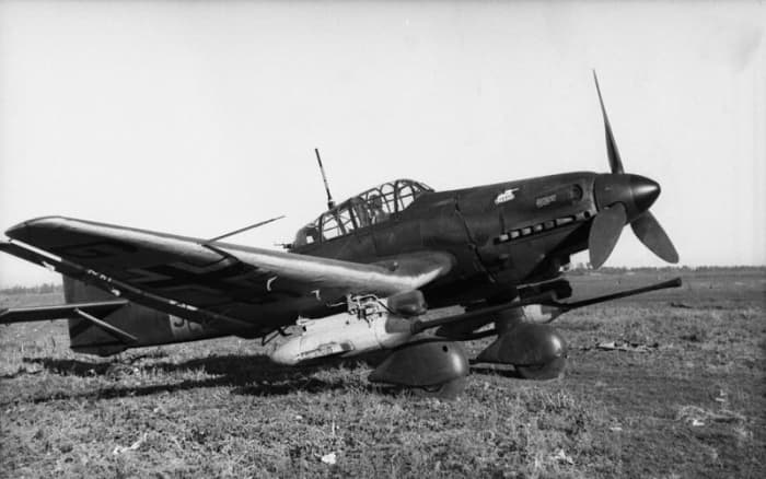 Ju 87 G-1 &quot;Kanonenvogel&quot;  (tanks buster) with its twin Bordkanone 3.7 cm (1.46 in) underwing gun pods similar to the one flow by Rudel.