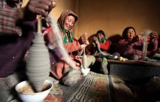 Weaving and Spinning is very common in Kinnaur 