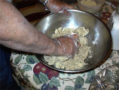 Put the ground wheat, most of the ground nuts, the vanilla and 200 mg of the sugar in a very large bowl. (You need to save enough nuts to cover the finished mound, so put them aside now or you will have to get out the nut grinder again.)