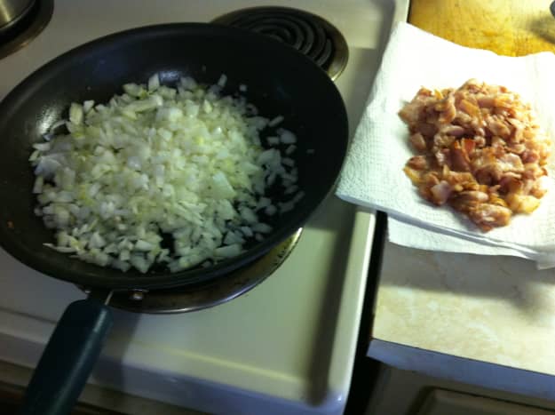 Drain the bacon on paper towels and cook the chopped onions.