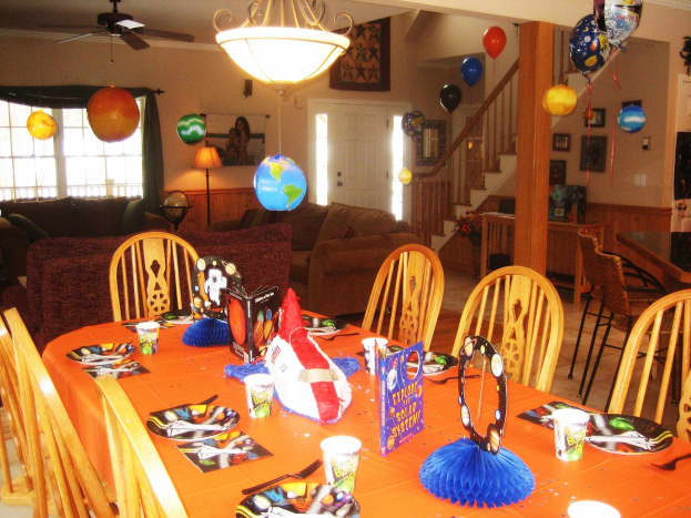 This is how we decorated the table for my son's party. 