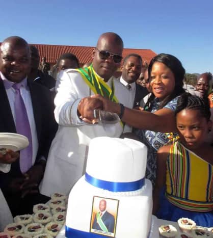 Vhavenda King, Toni Mphephu Ramabulana helped by the Queen Hulisani Ramabulana to cut the cake of his birthday, while Thovhele Kennedy Tshivhase (left) looked on and traditional leaders and community at large ululated. 