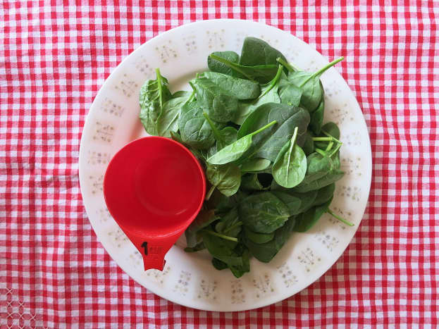 1 cup of raw spinach leaves