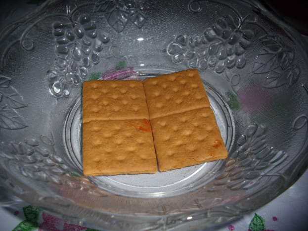 Put Graham Crackers on a glass bowl.