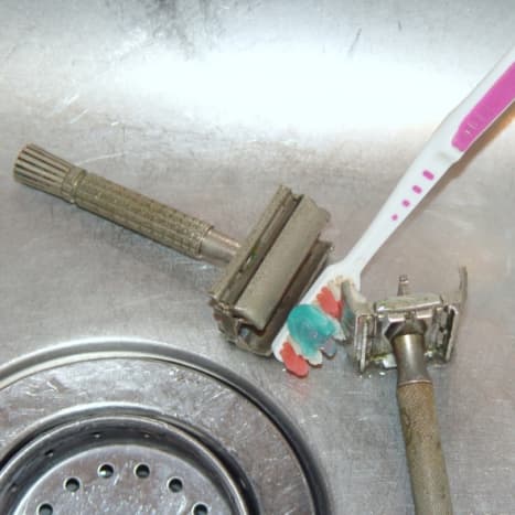 how-to-clean-vintage-safety-razors