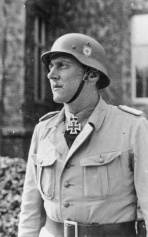Skorzeny was a highly talented student fencer, and a member of the German national Burschenschaft. He fought duels of combat 15 times, but recieved his life long scar during his 10th engagement. Scars was considered an honor among German upper class.