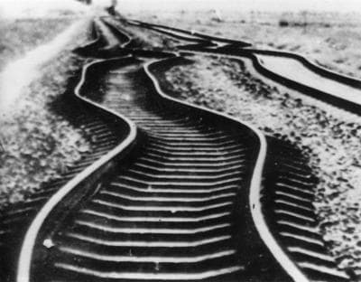 Twisted rails after the earthquake measuring 7.8 on the Richter scale in Tangshan, Hebei Province, July 1976. (SINA file)