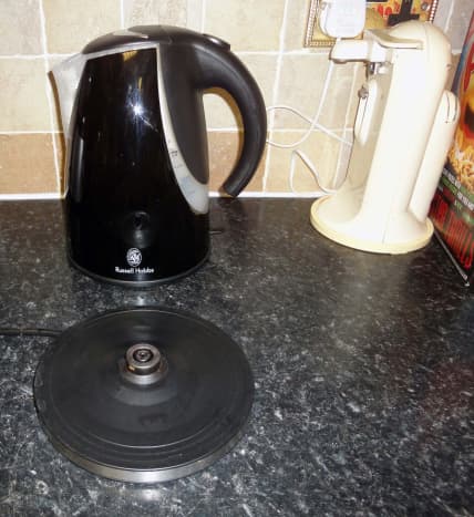 Russell Hobb cordless jug kettle and base