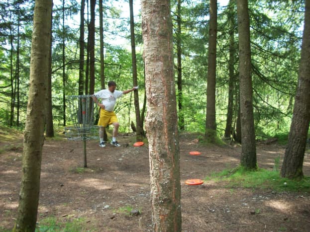playing-disc-golf-a-game-for-beginners