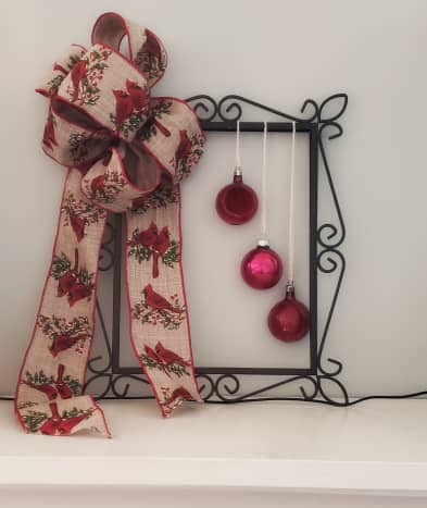 Picture-Frame Christmas Wreath 