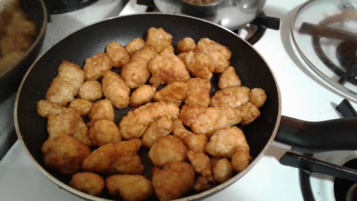 Place chicken nuggets (already cooked) in heated oil