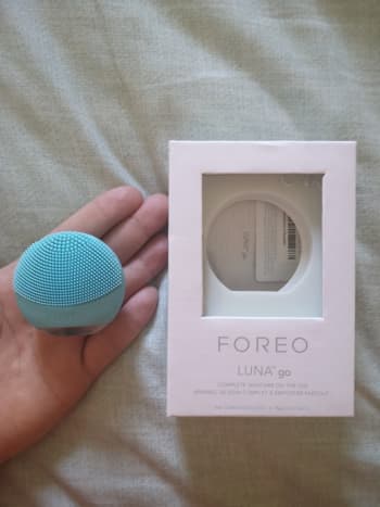 My Foreo Luna Go - size comparison (relative to my hand)