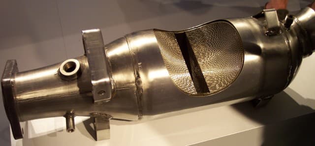 Cutaway view of a metal-core catalytic converter