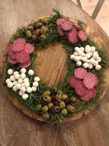 Wreath platter with salami