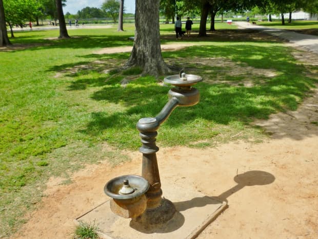 Drinking water for people and pets in the Katy Dog Park