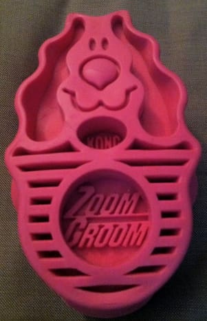 bathing-your-dog-or-cat-with-the-zoom-groom-brush