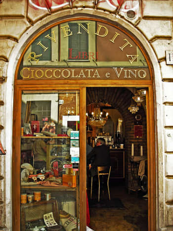 Cioccolata e Vino (The Chocolate and Wine bar) from the outside. One of the best bars in Trastevere.