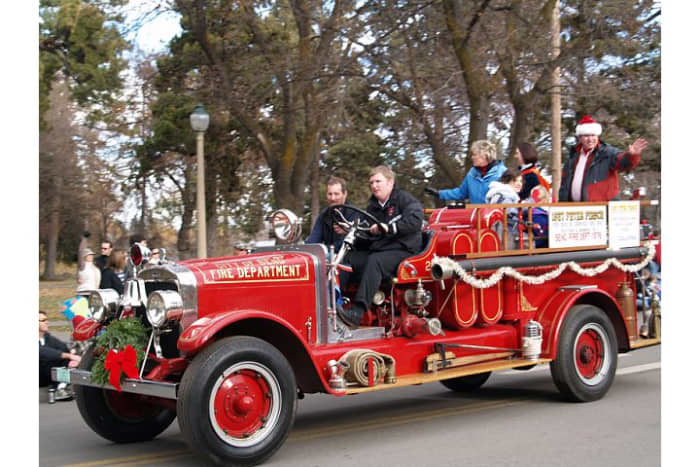 We love the old-fashioned fire engines in the Bend Christmas Parade (c) Stephanie Hicks