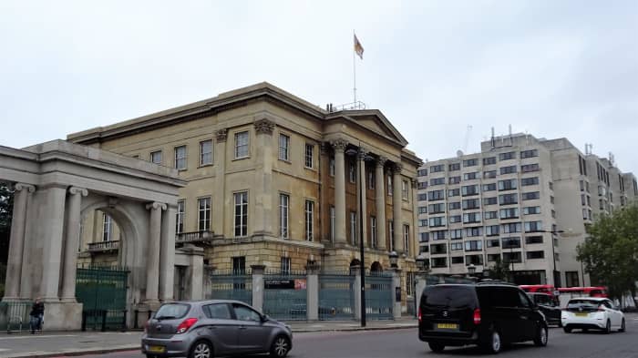 Apsley House, with InterContinental London Park Lane in the background.