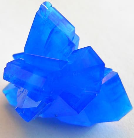 Crystal form of copper sulphate pentahydrate (CuSO4 &bull; 5H2O)