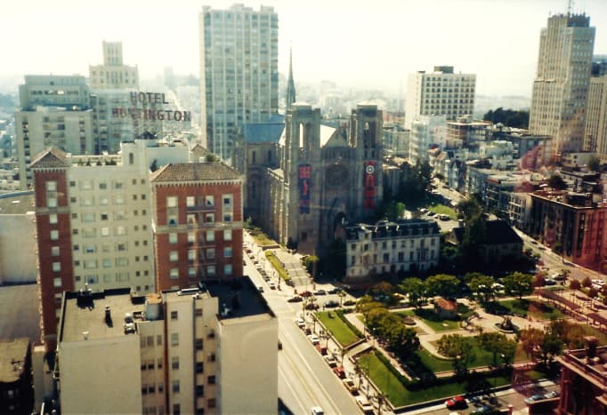 The large hotel on the left is the Huntington with Huntington Park and Grace Cathedral, also within view from Top of the Mark.