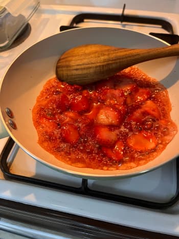 Mix fruits and water on a pan.