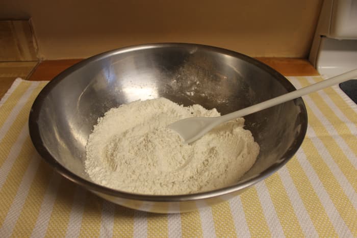 Combine the flour, salt and sugar until well blended. 