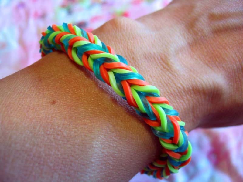 How to Make Rubber Band Bracelets Without a Loom!