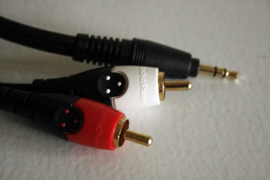 How to Use Computer Speakers on an LCD TV Spinditty