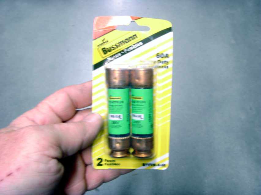 Comment remplacer un fusible dans une boîte à fusibles Organic Articles