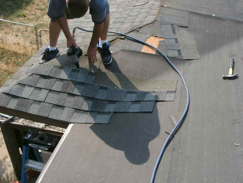 How To Shingle A Roof Laying Asphalt Shingles Dengarden