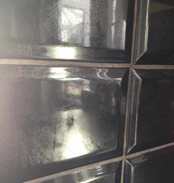 How to Clean Shiny, HighGloss Kitchen Tiles Without Streaks Dengarden