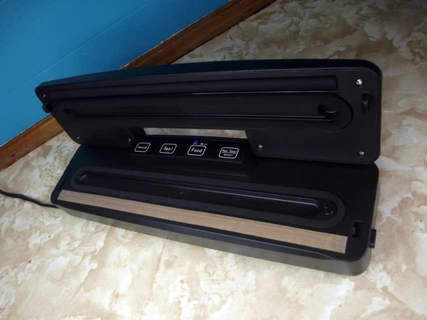 Review of the Slaouwo V2 Vacuum Sealer Delishably