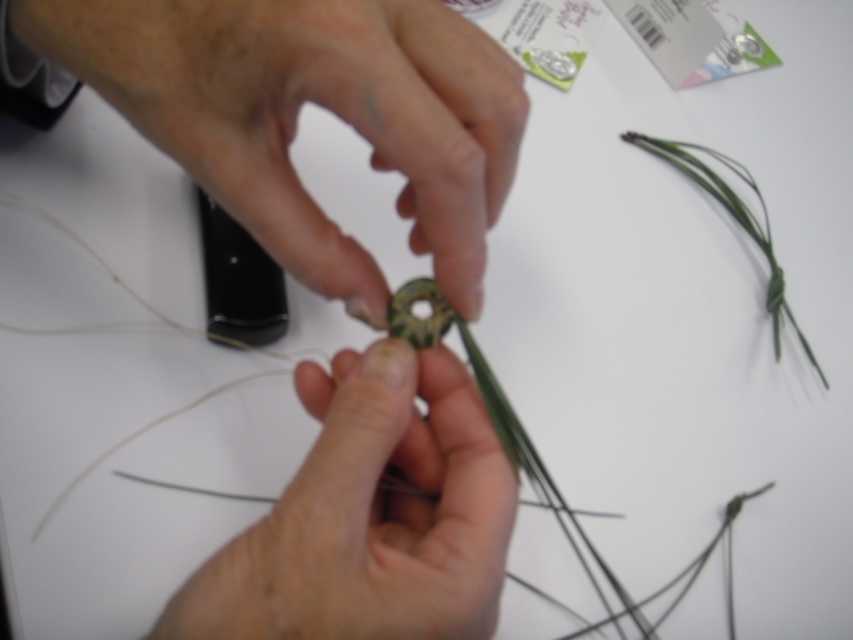 How to Weave Baskets From Pine Needles