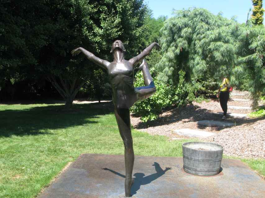 Places to visit in New Jersey Grounds for Sculpture & Rat’s Restaurant