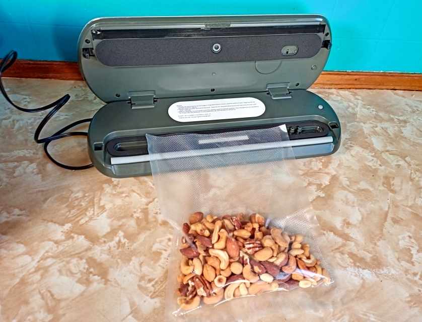 Review of the KitchenBoss G210 Vacuum Sealer Delishably
