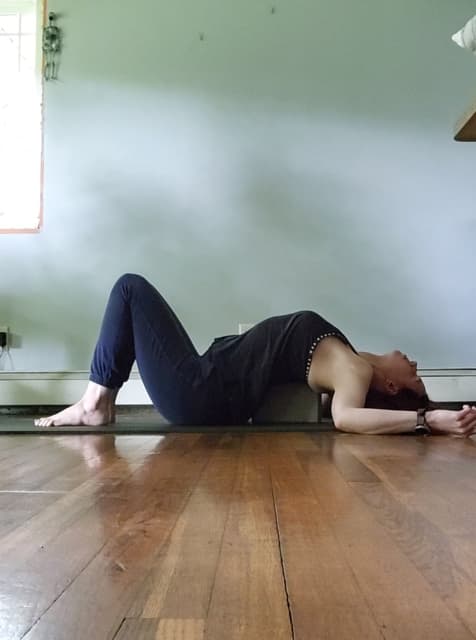 10 Simple Poses You Can Do With Yoga Blocks - CalorieBee