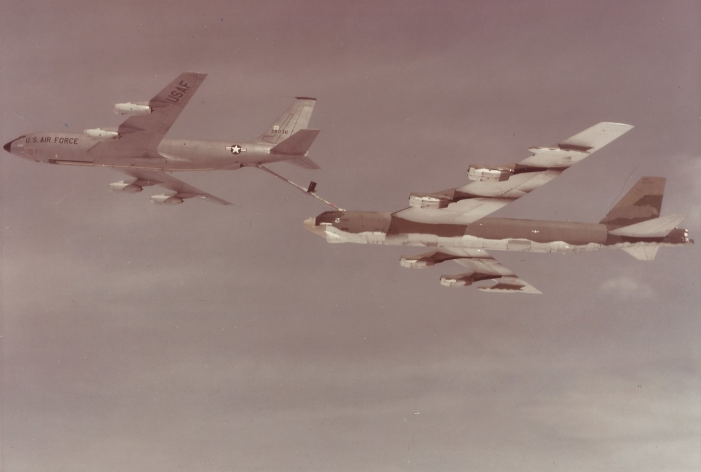 History Of Air-to-Air Refueling And Other Examples Of Aircraft Linked ...