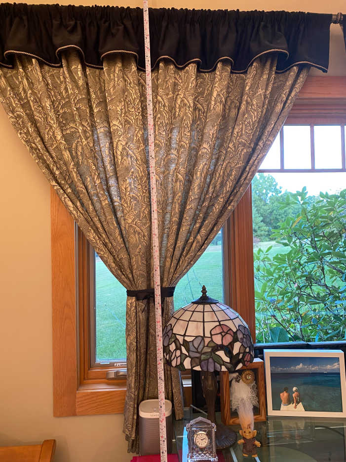 How to Keep the Original Hem When You Shorten Curtains or Garments