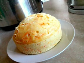 bolo de cenoura pequeno pronto para servir, yum!