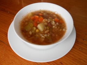 Ricca zuppa di fagioli misto