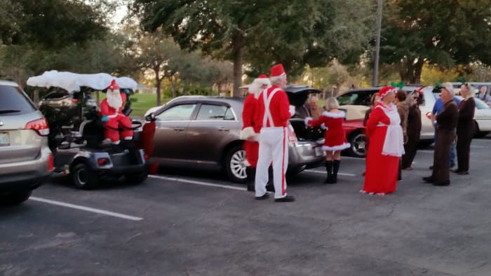 How to Decorate a Golf Cart for Christmas - Holidappy - Celebrations