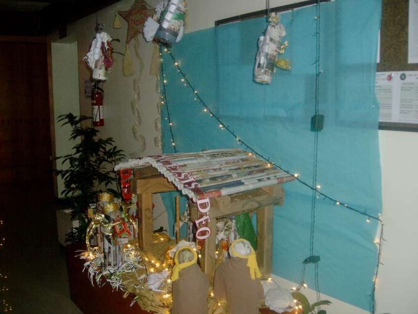 Mangers or Nativity Scene Displays Using Recycled Papers and Materials Holidappy