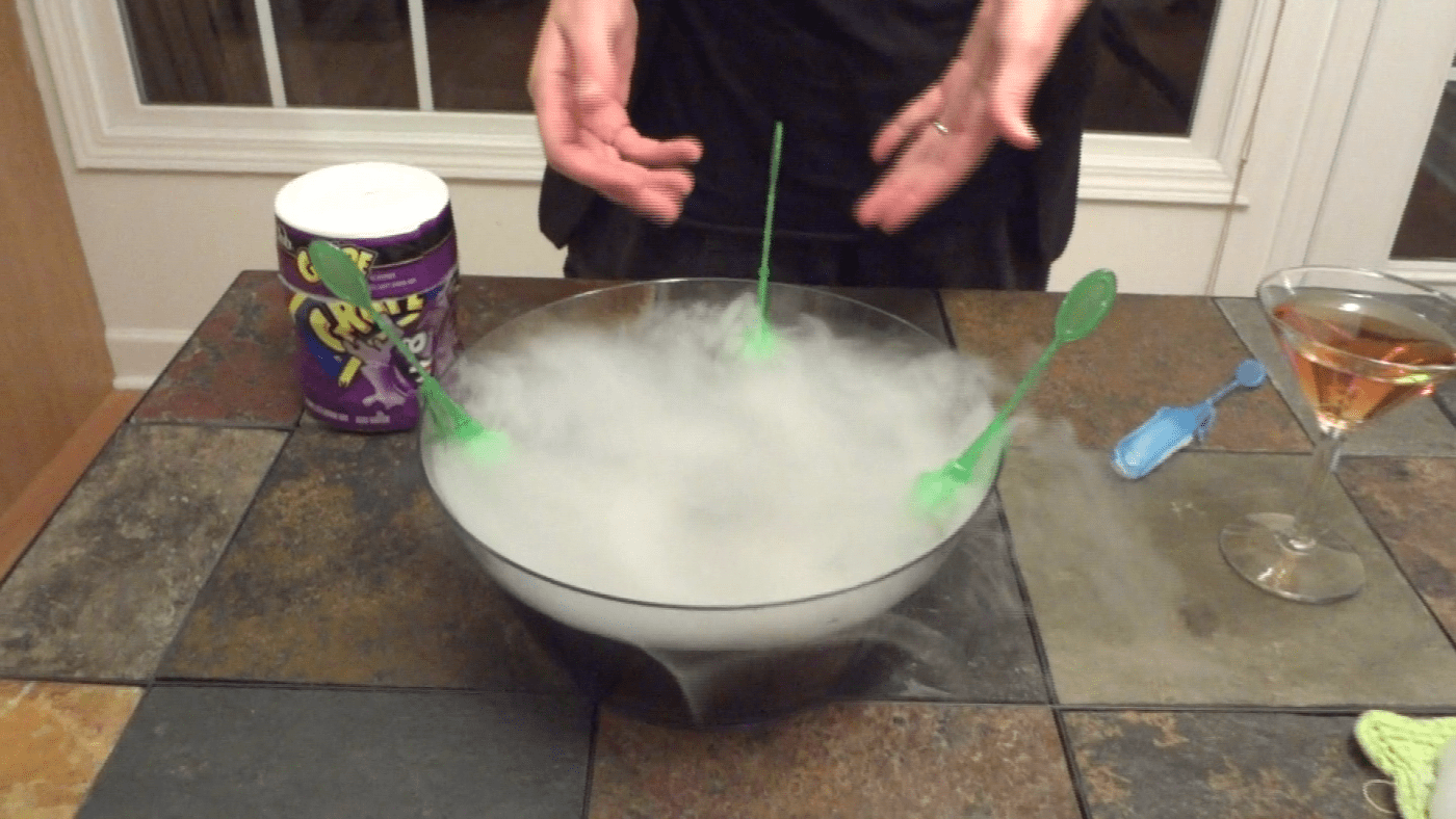 Using Dry Ice in Drinks to Make Smoking, Bubbling Libations Delishably