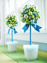 A Christmas ball topiary is very simple to make and is an excellent project for beginners.