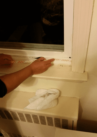Applying double-sided adhesive tape to the bottom of the window