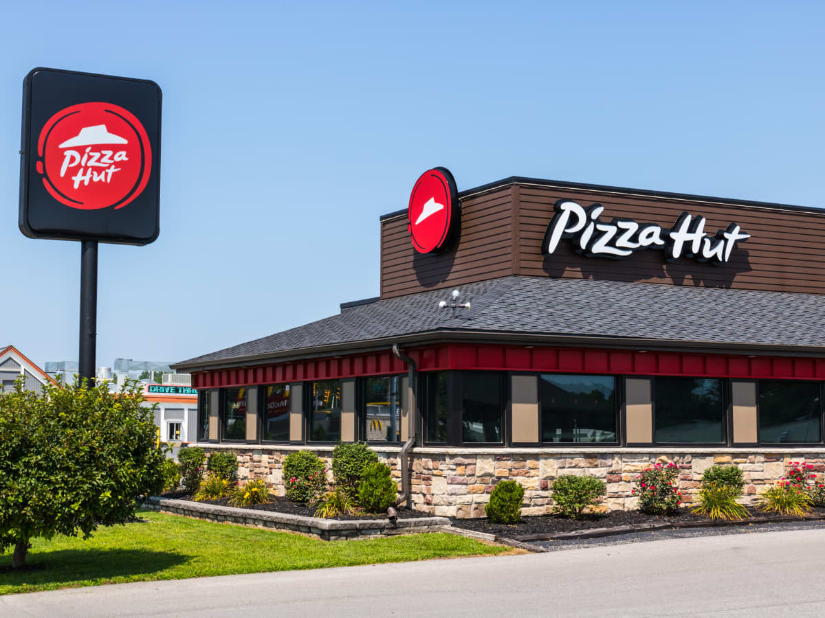 All-You-Can-Eat 'Pizza Hut' Buffet in Sydney Makes Us So Nostalgic -  Delishably News