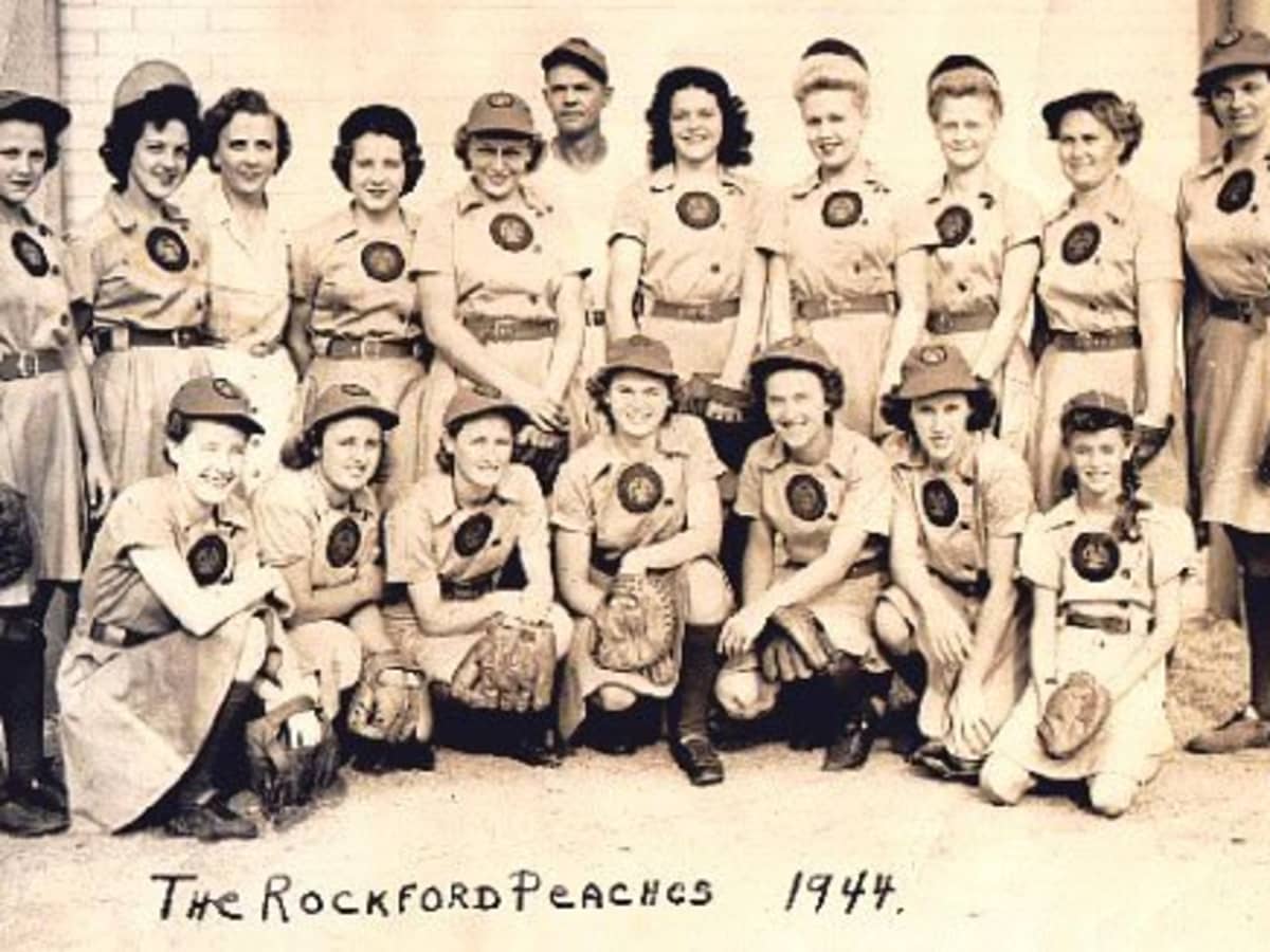 1945 DOTTIE SCHROEDER KENOSHA COMETS BASEBALL PHOTO WI