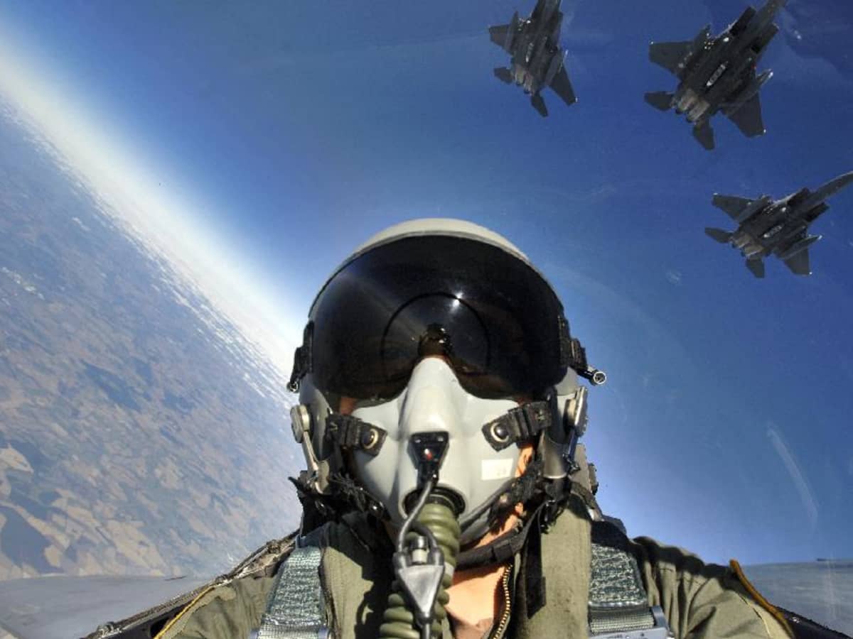 Can fighter pilots listen to music?