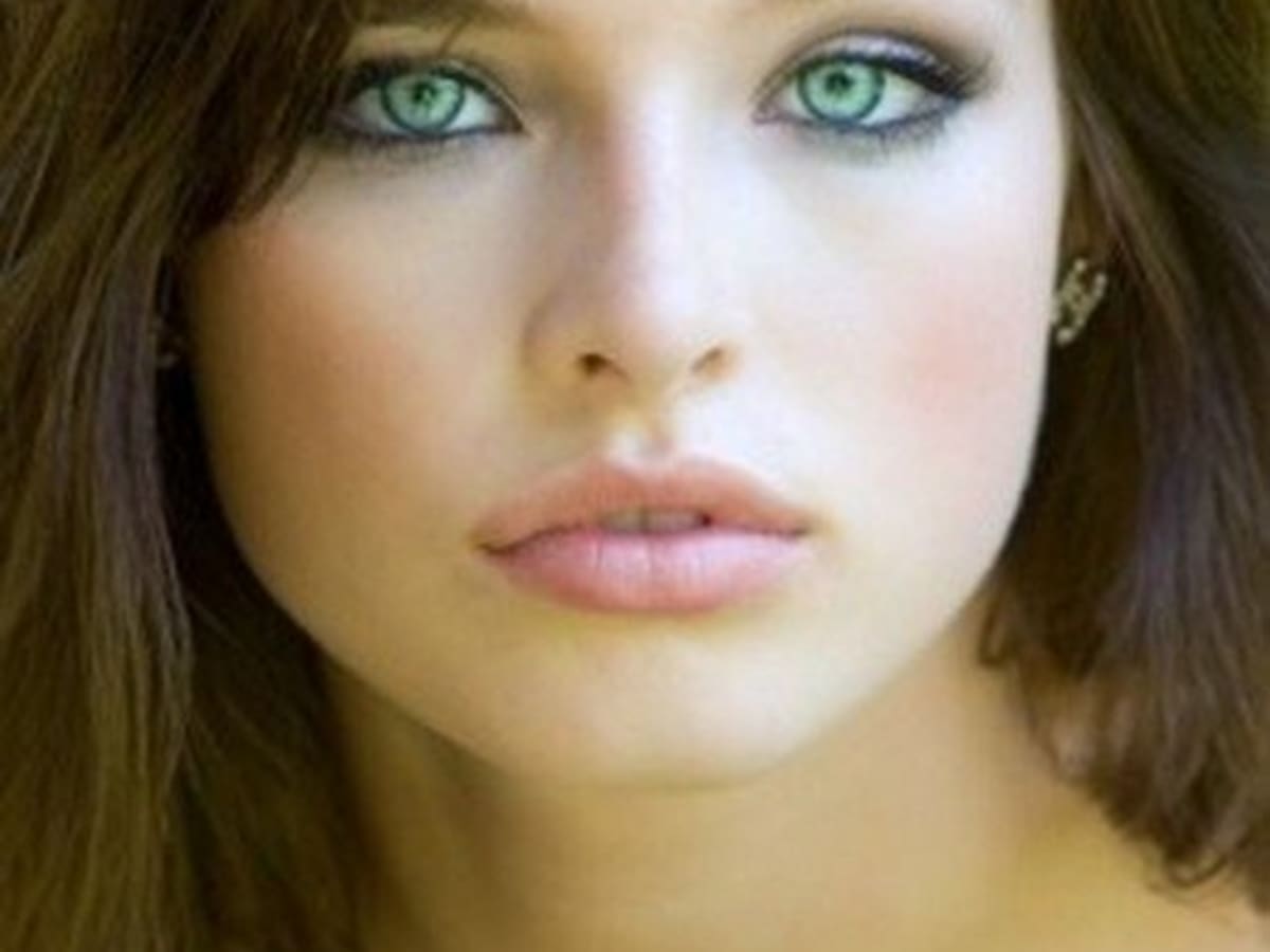 Makeup for Fair Skin, Brown Hair, and Green Eyes - Bellatory